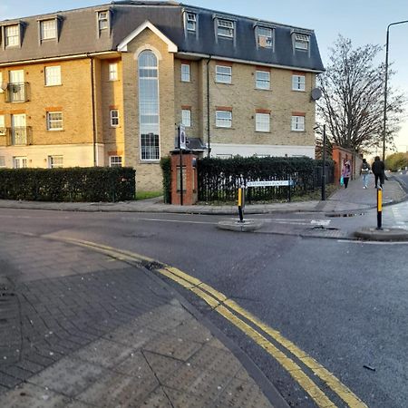 Ensuite Double Room London Bagian luar foto