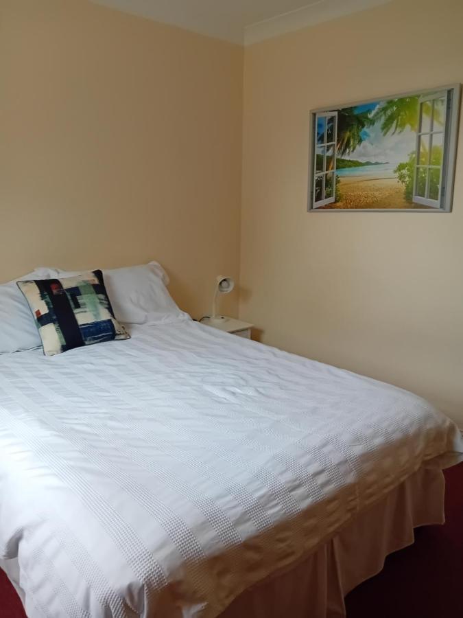 Ensuite Double Room London Bagian luar foto