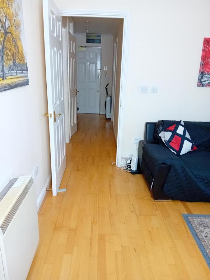 Ensuite Double Room London Bagian luar foto